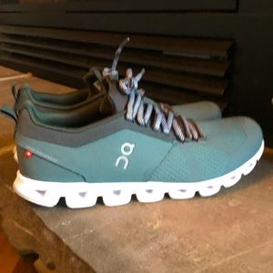 On cloud running shoes size 8.5 men.color is a cool green.Condition like new